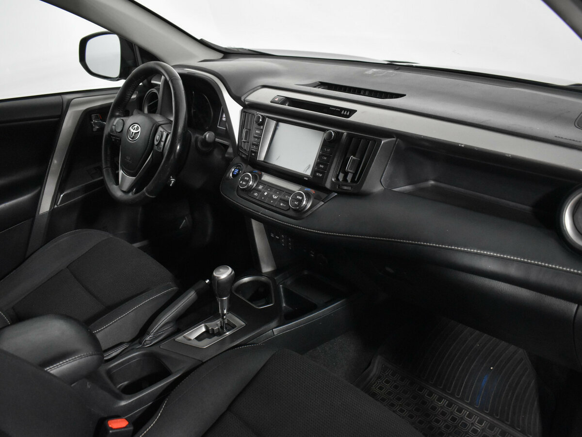 Toyota RAV4 с пробегом — 2018 год. Фото: #11