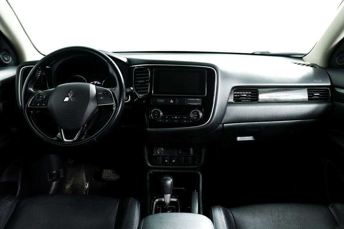 Mitsubishi Outlander с пробегом — 2018 год. Фото: #8