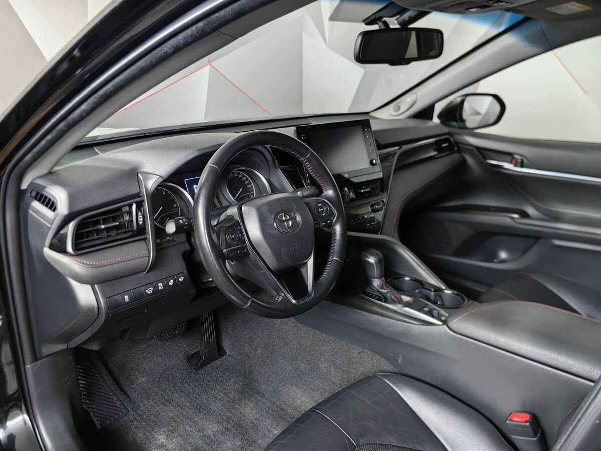 Toyota Camry с пробегом — 2021 год. Фото: #13