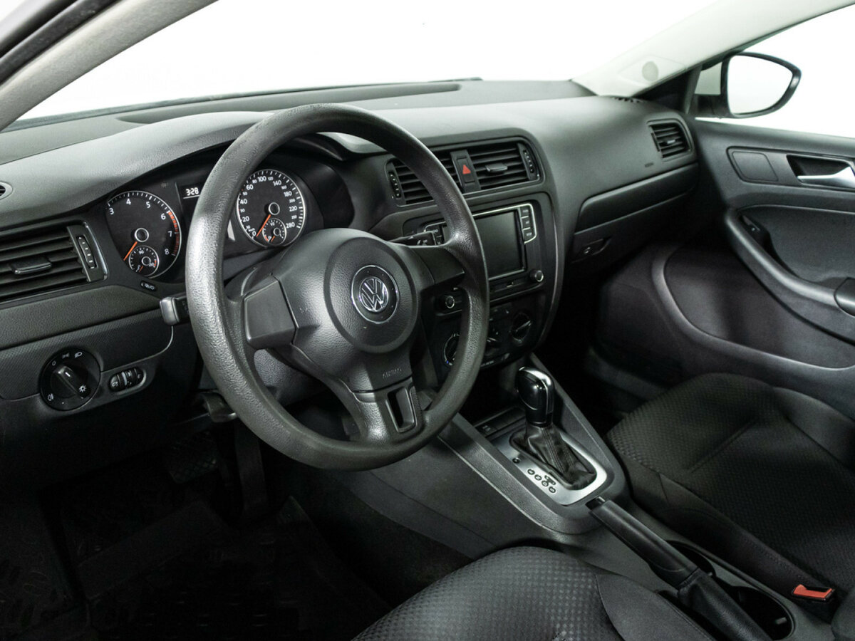 Volkswagen Jetta с пробегом — 2014 год. Фото: #10