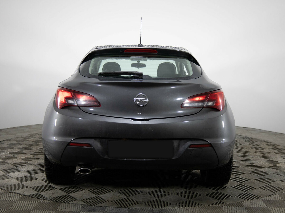Opel Astra с пробегом — 2012 год. Фото: #4