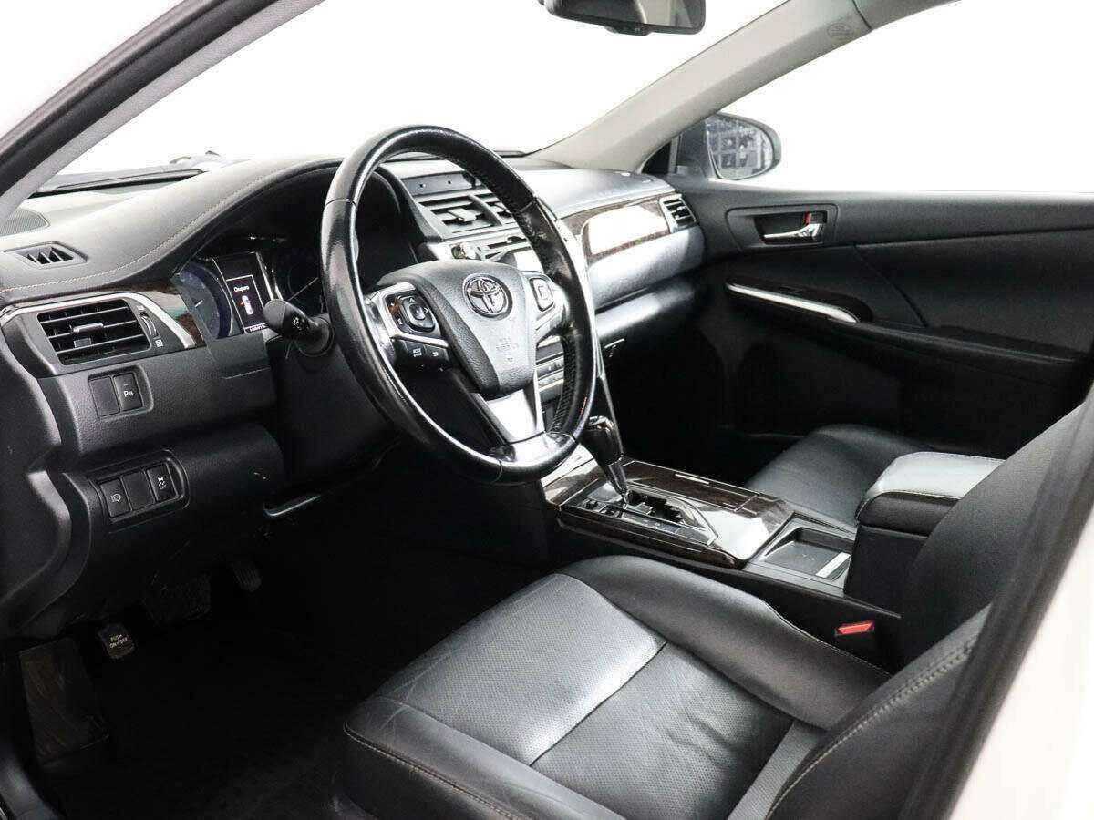 Toyota Camry с пробегом — 2015 год. Фото: #7