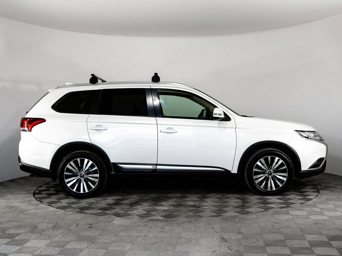 Mitsubishi Outlander с пробегом — 2019 год. Фото: #3