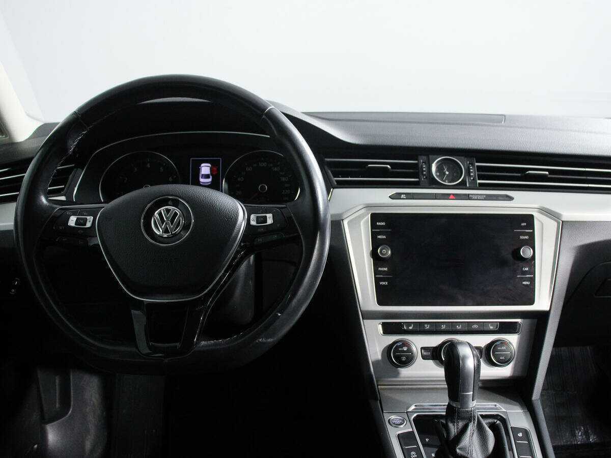 Volkswagen Passat с пробегом — 2018 год. Фото: #11