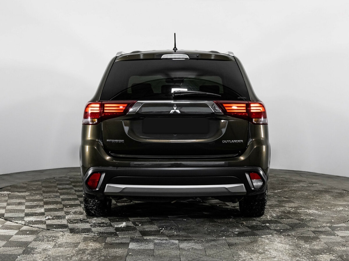 Mitsubishi Outlander с пробегом — 2015 год. Фото: #4