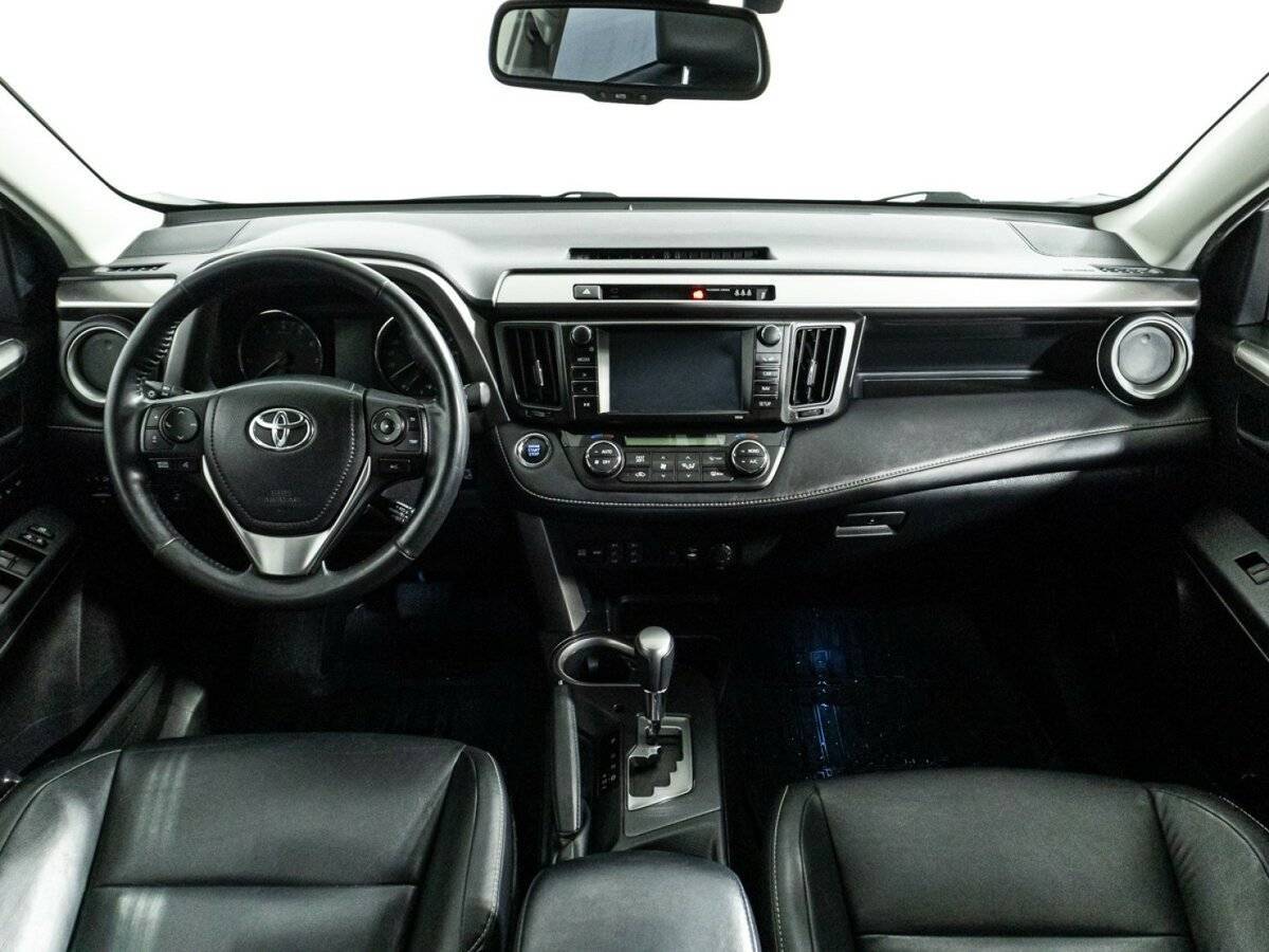 Toyota RAV4 с пробегом — 2018 год. Фото: #10