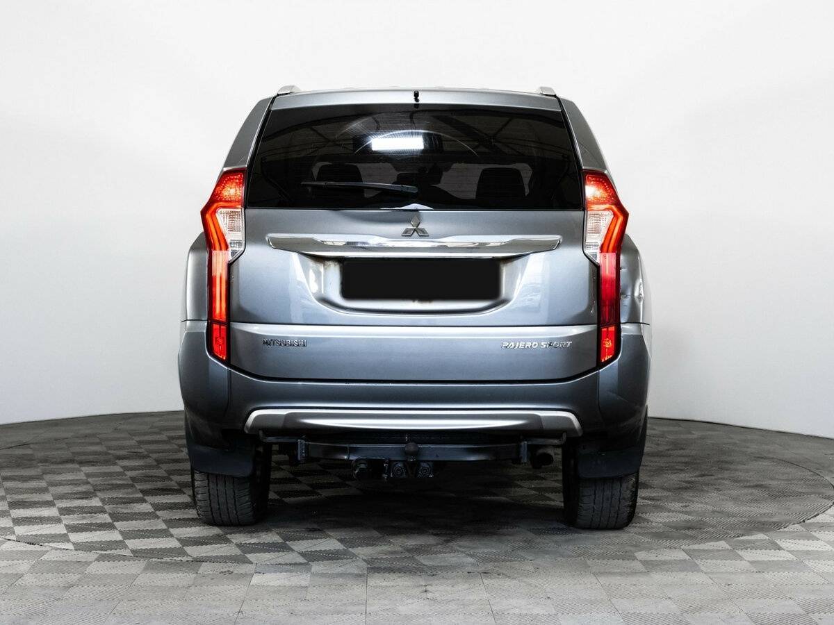 Mitsubishi Pajero Sport с пробегом — 2017 год. Фото: #4