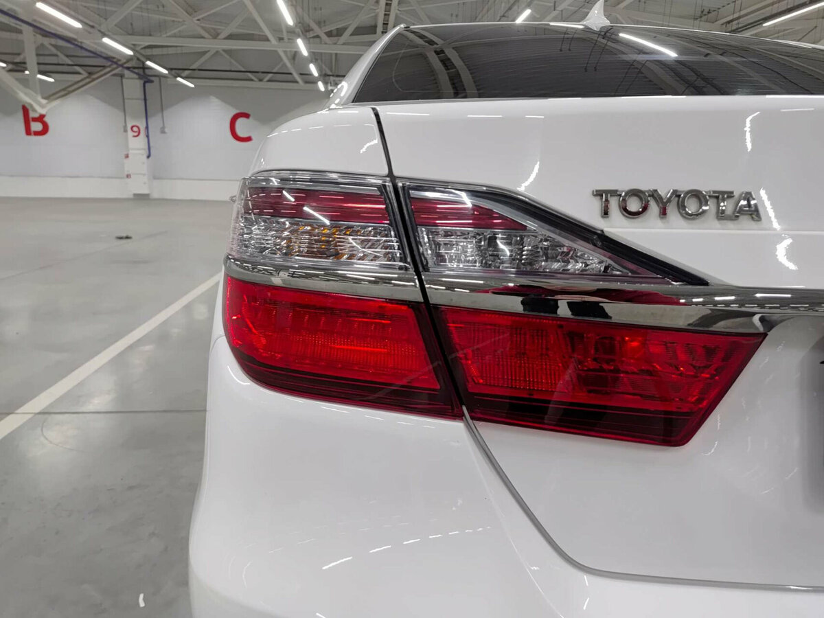 Toyota Camry с пробегом — 2017 год. Фото: #8