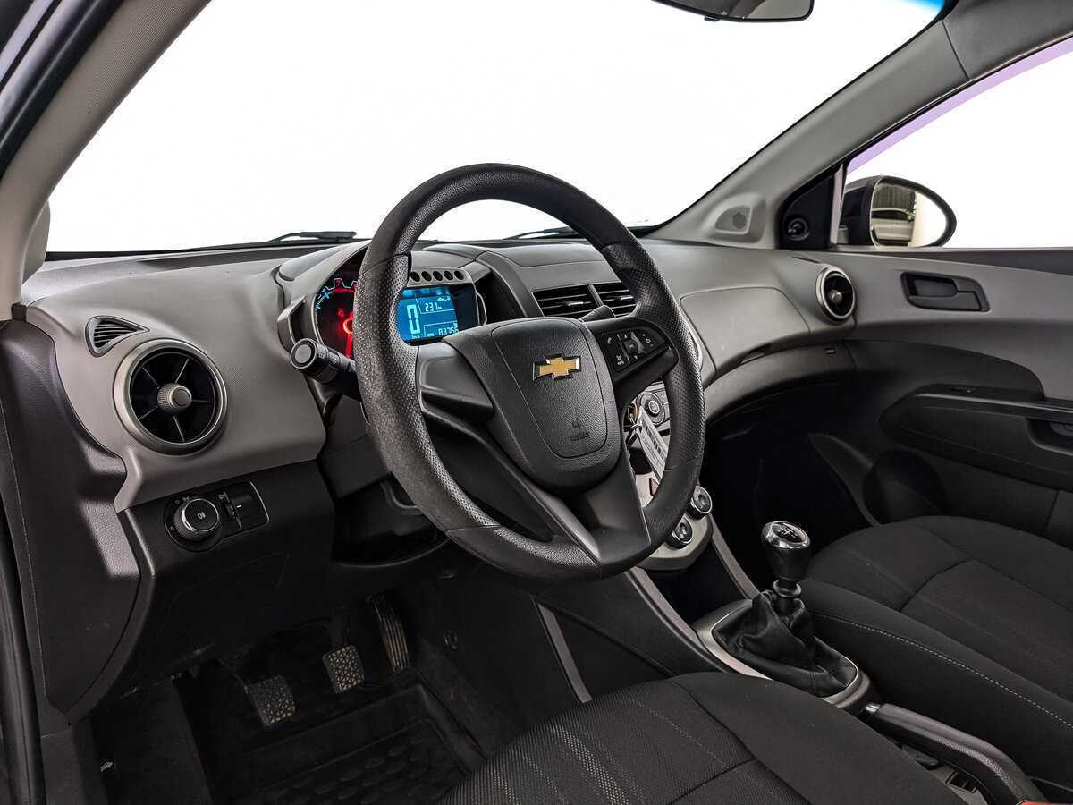 Chevrolet Aveo с пробегом — 2014 год. Фото: #13