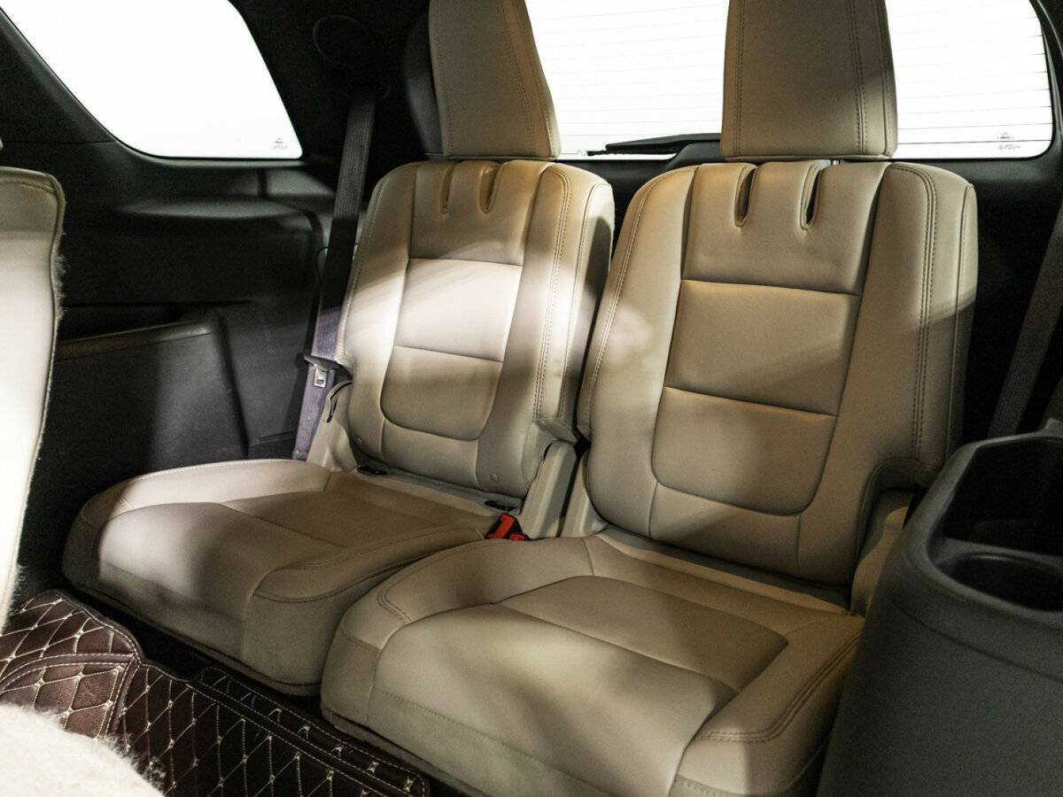 Ford Explorer с пробегом — 2012 год. Фото: #12