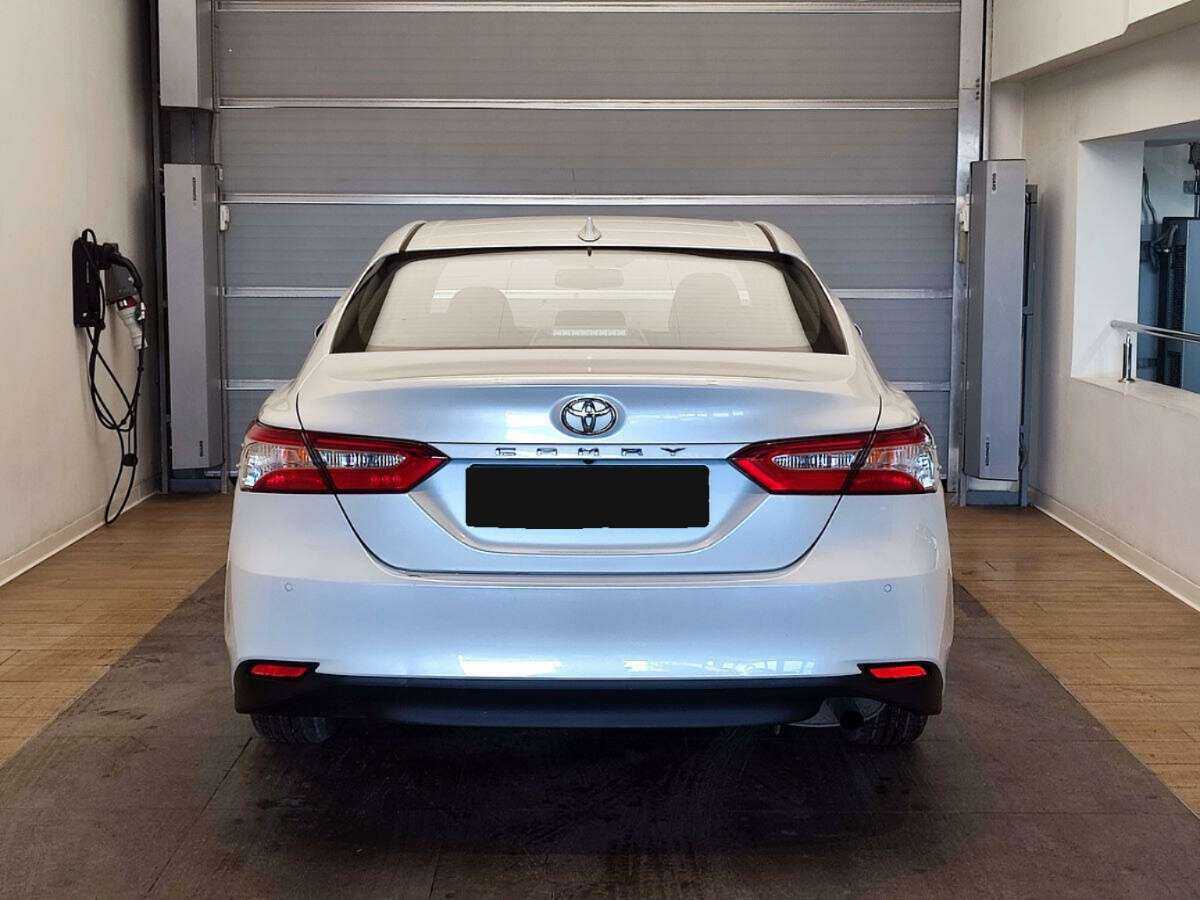 Toyota Camry с пробегом — 2018 год. Фото: #4