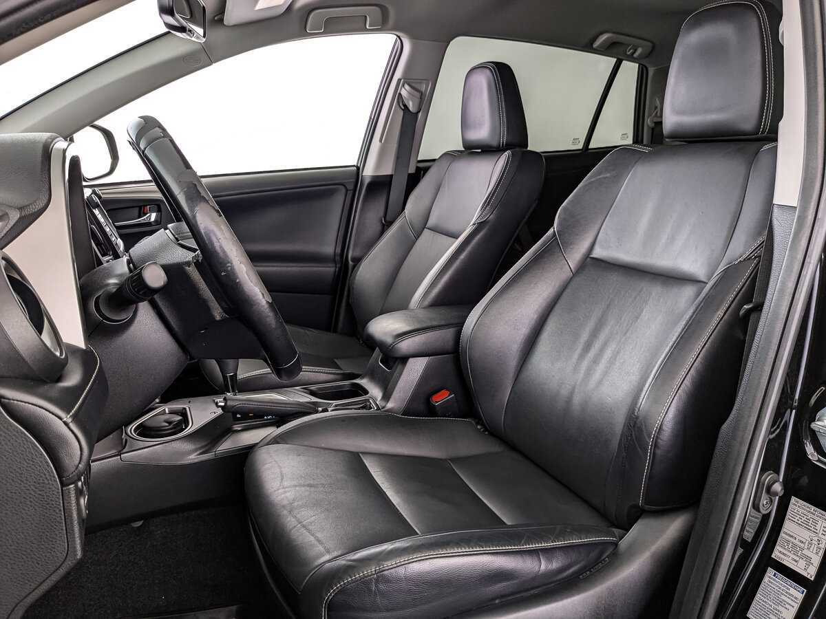 Toyota RAV4 с пробегом — 2017 год. Фото: #14