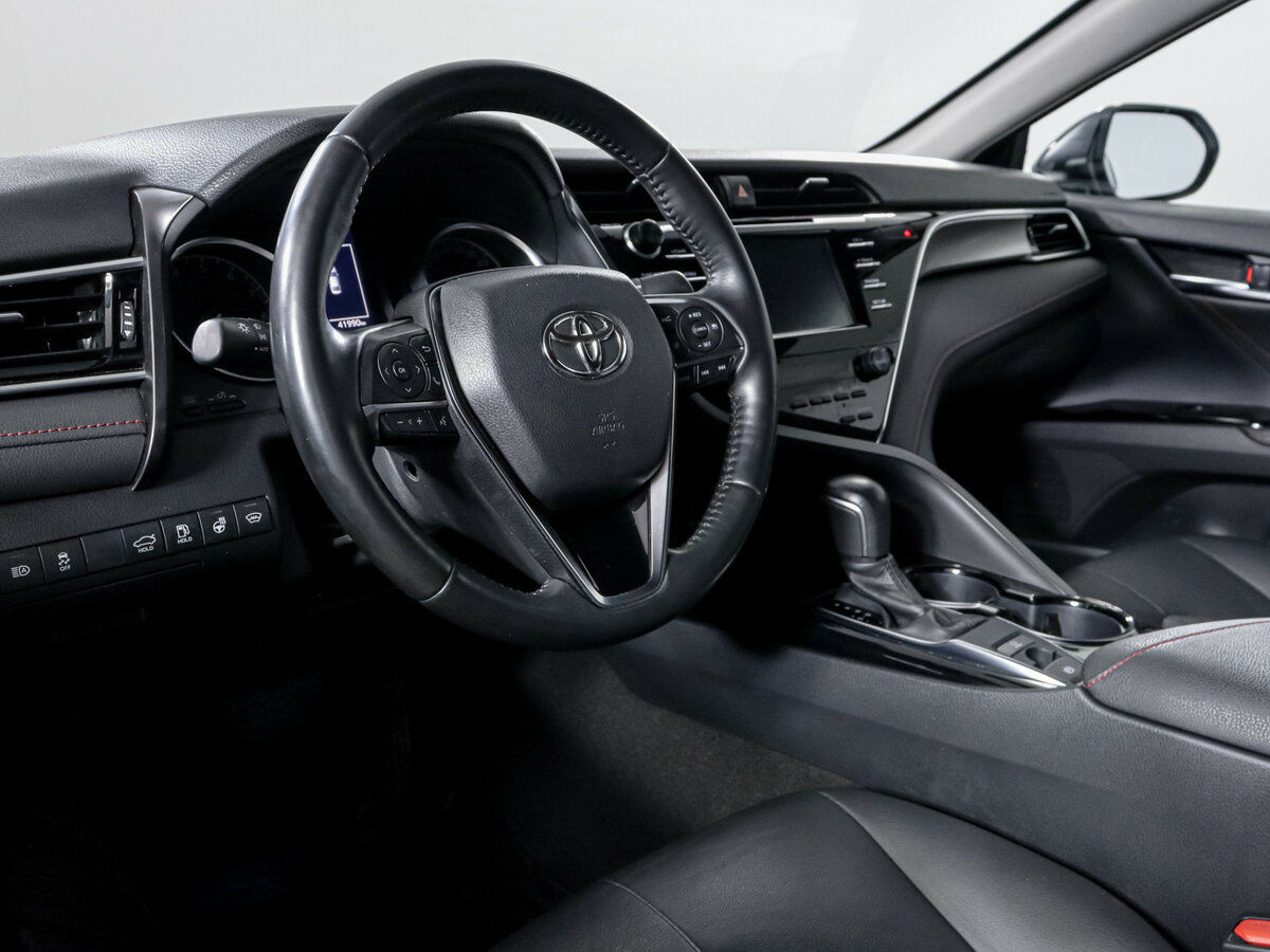 Toyota Camry с пробегом — 2020 год. Фото: #12