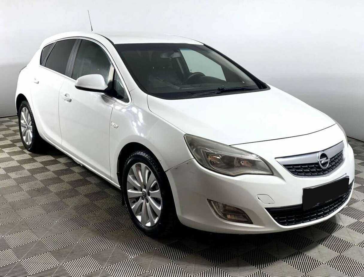 Opel Astra с пробегом — 2012 год. Фото: #2