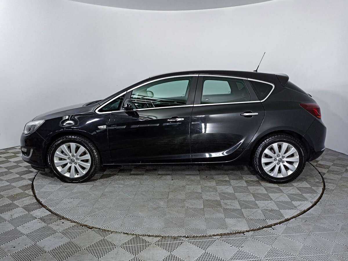 Opel Astra с пробегом — 2012 год. Фото: #7