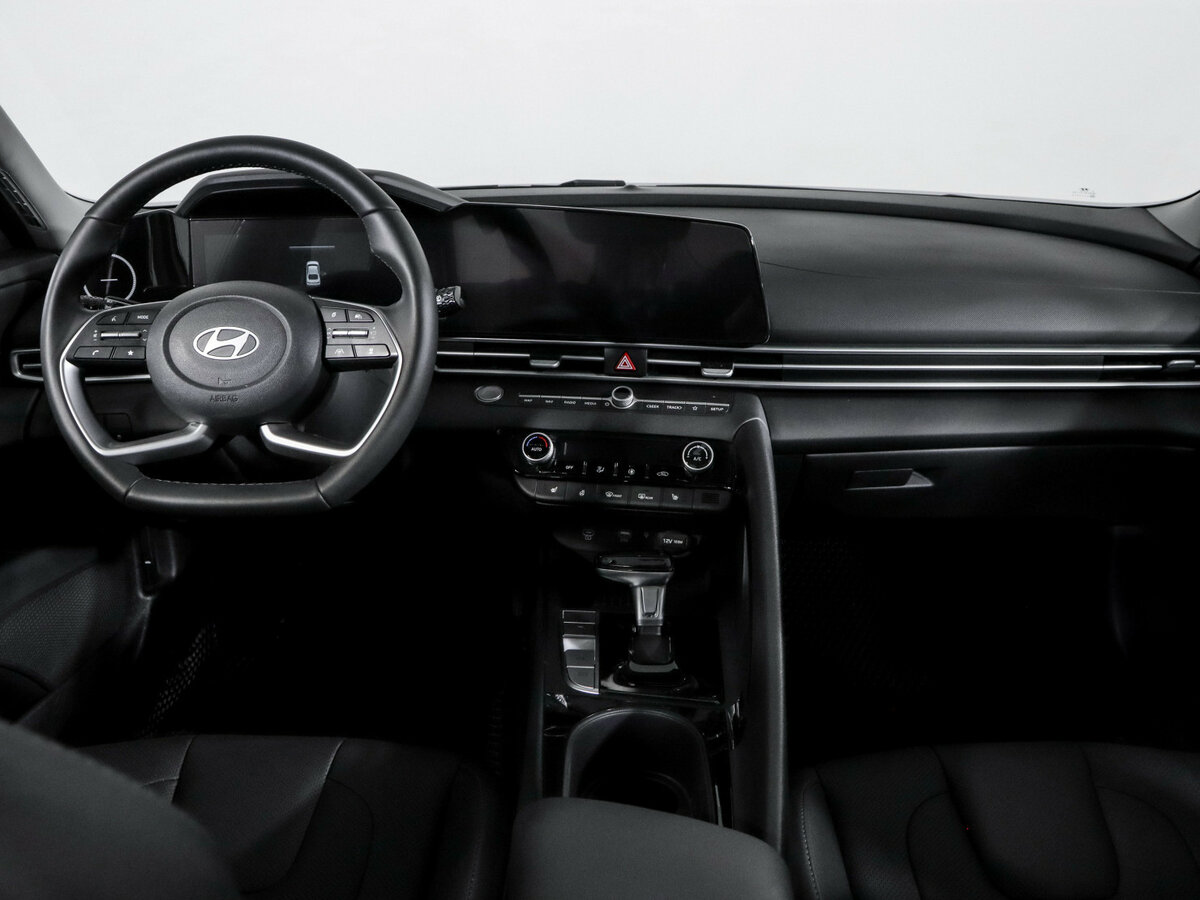 Hyundai Elantra с пробегом — 2023 год. Фото: #11