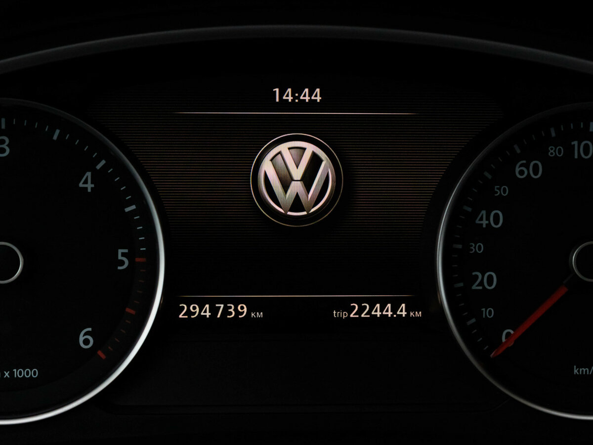 Volkswagen Touareg с пробегом — 2012 год. Фото: #23