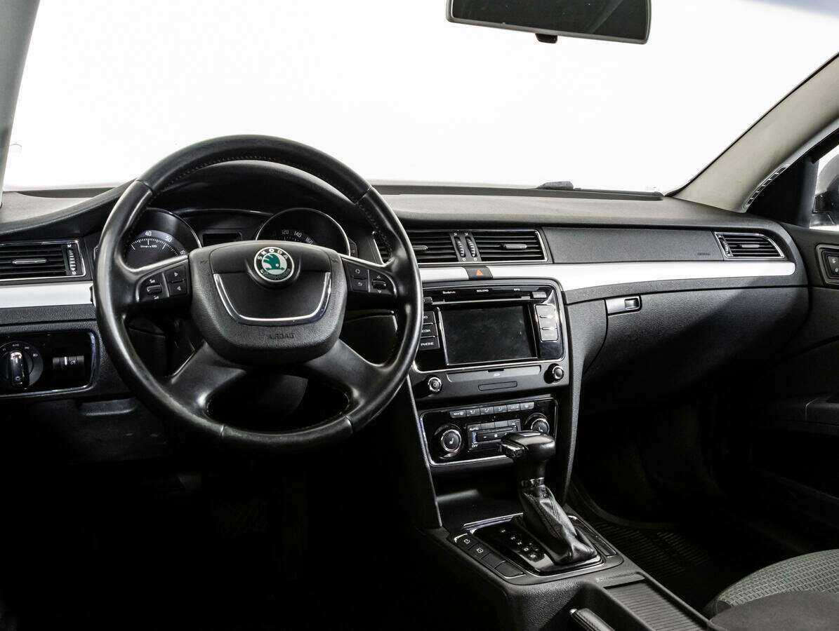 Skoda Superb с пробегом — 2012 год. Фото: #10