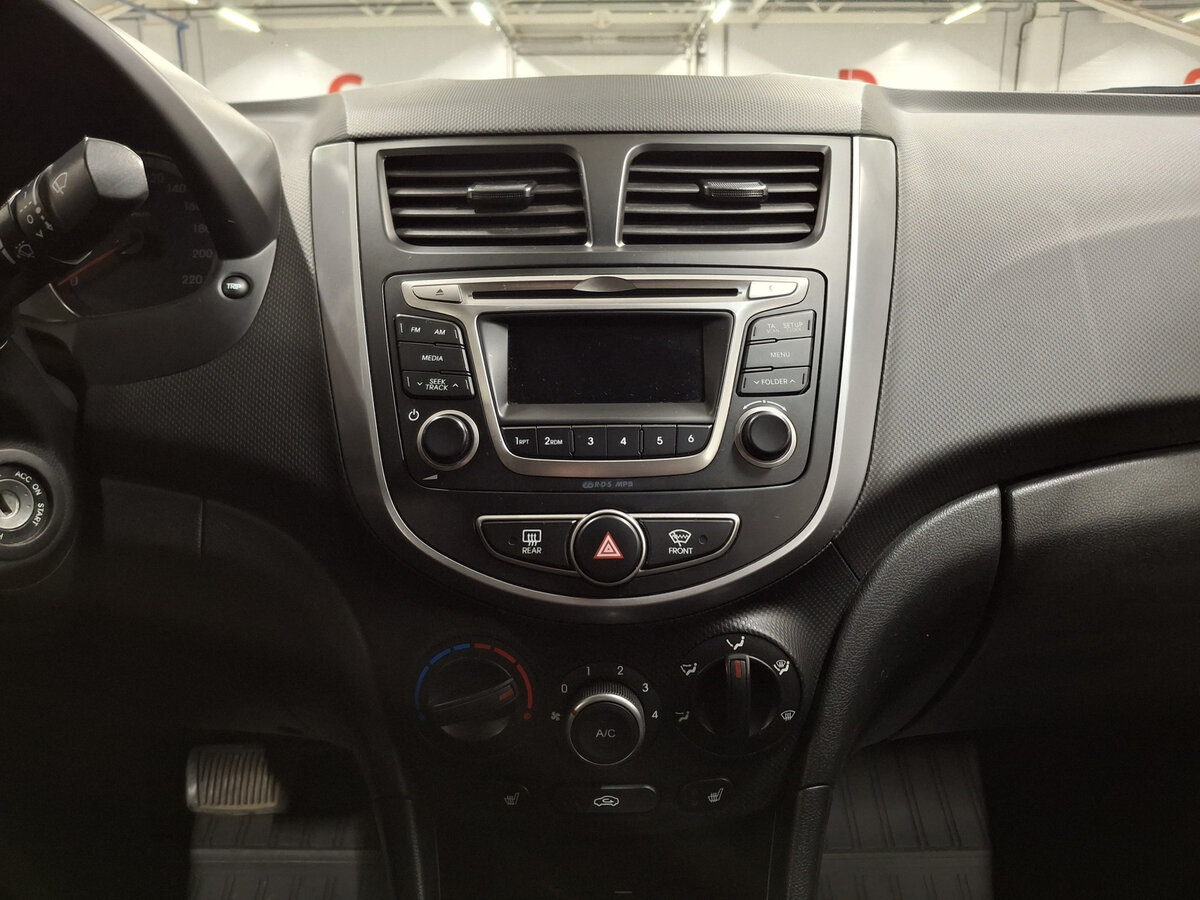Hyundai Solaris с пробегом — 2015 год. Фото: #14