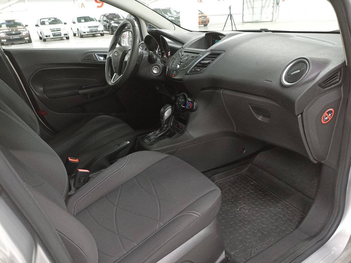 Ford Fiesta с пробегом — 2015 год. Фото: #9