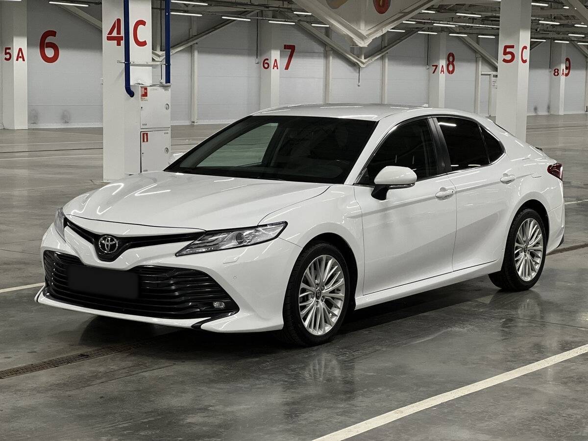 Toyota Camry с пробегом — 2018 год. Посмотреть фото