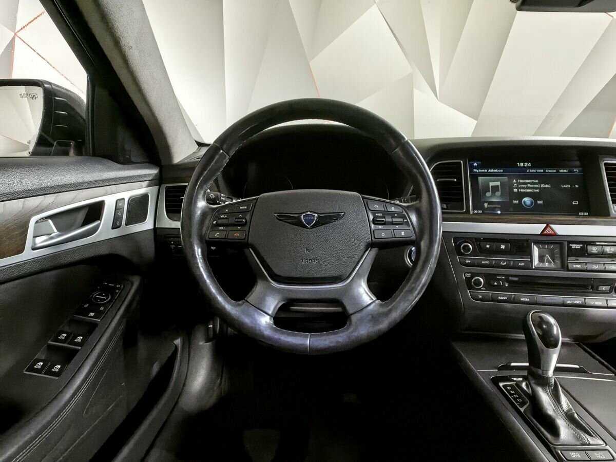 Hyundai Genesis с пробегом — 2014 год. Фото: #15