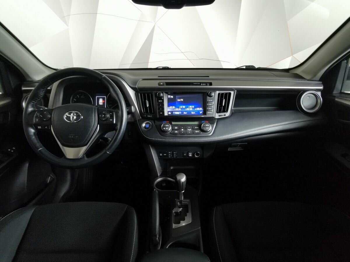 Toyota RAV4 с пробегом — 2018 год. Фото: #9