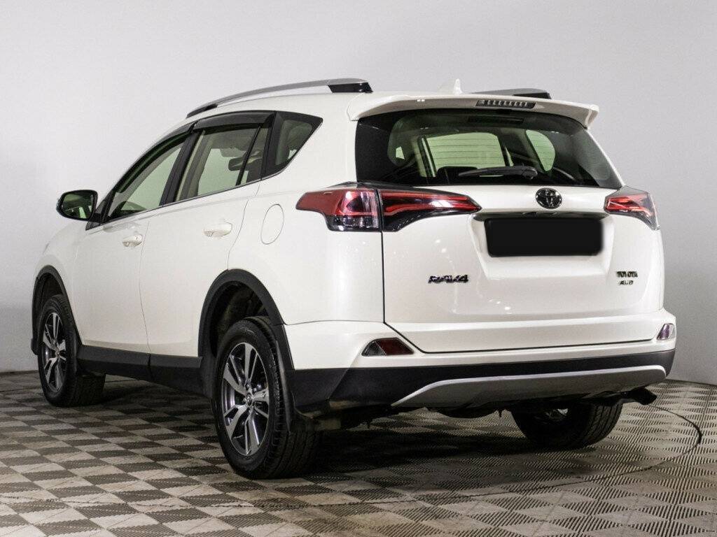 Toyota RAV4 с пробегом — 2016 год. Фото: #5