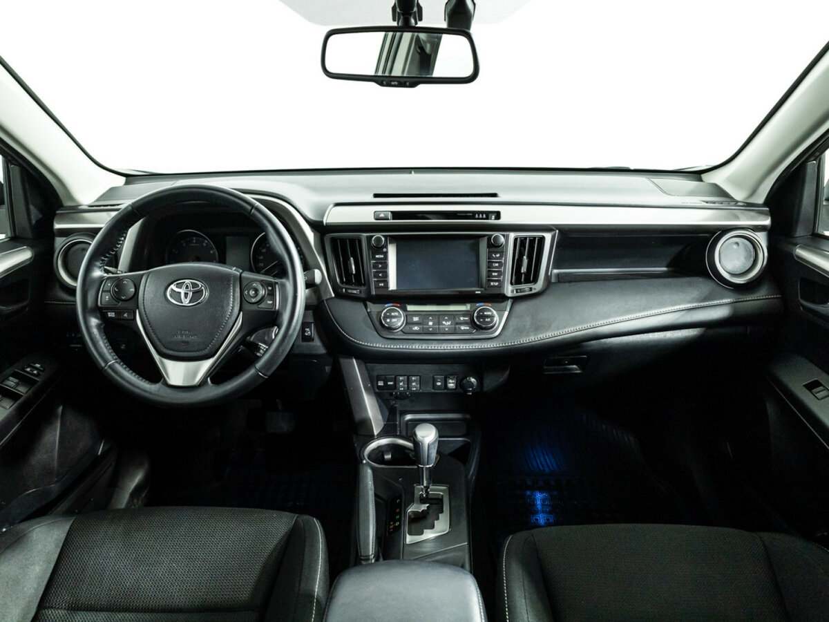 Toyota RAV4 с пробегом — 2017 год. Фото: #12