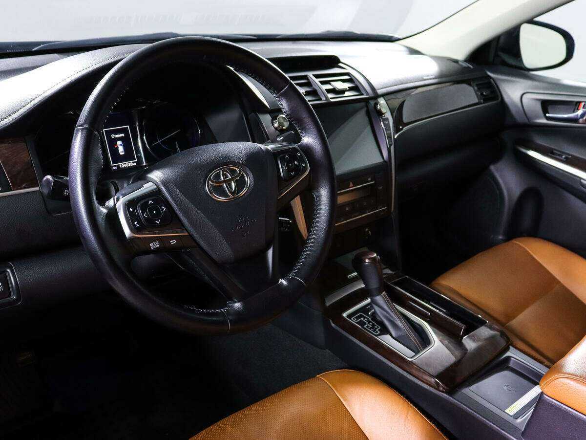 Toyota Camry с пробегом — 2016 год. Фото: #10