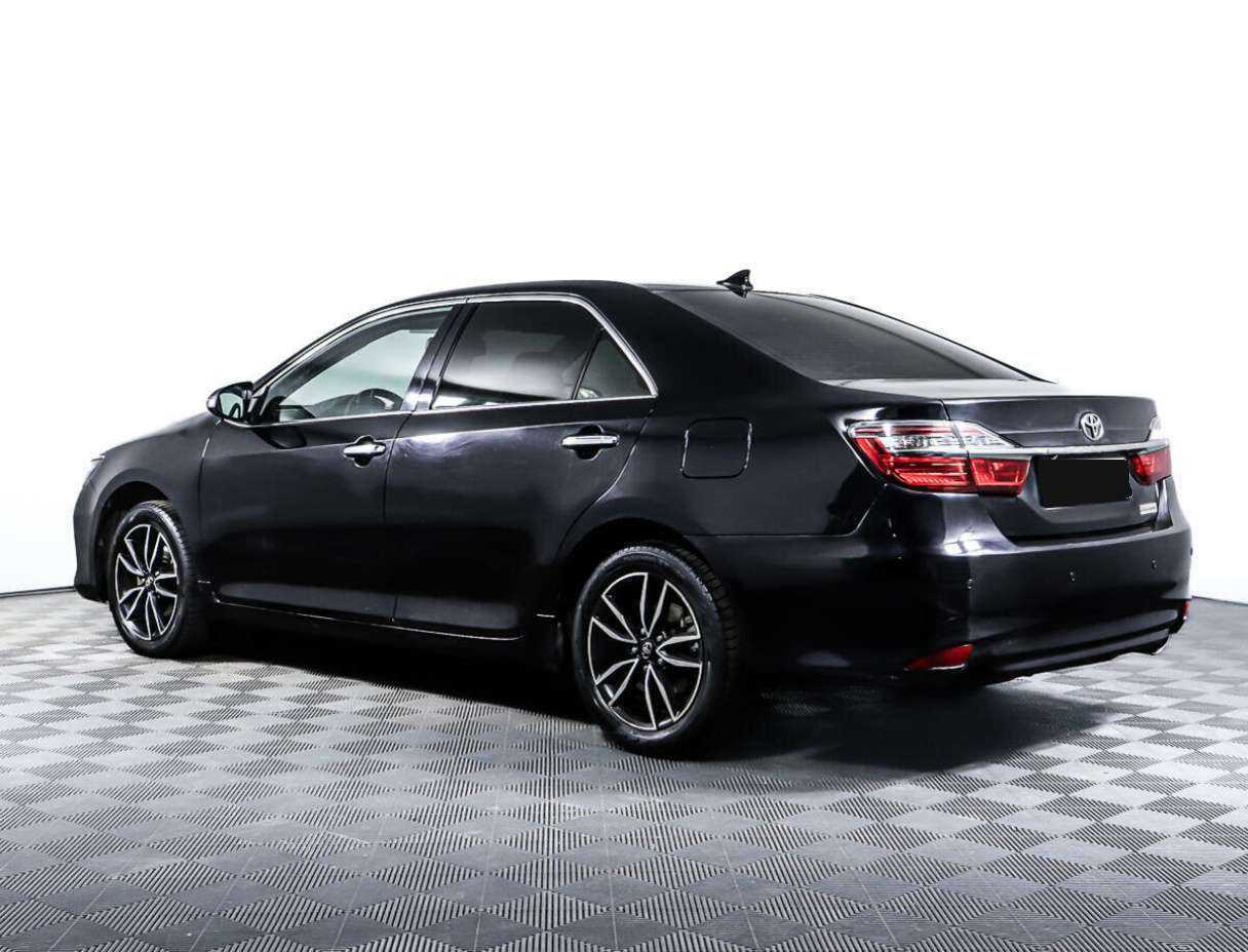 Toyota Camry с пробегом — 2017 год. Фото: #6