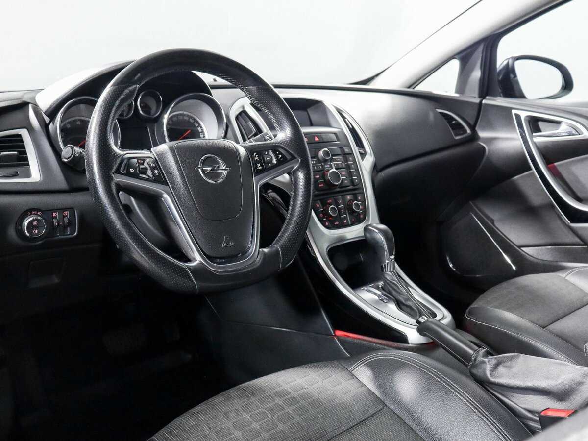Opel Astra с пробегом — 2013 год. Фото: #9