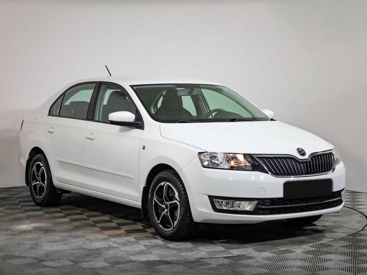Skoda Rapid с пробегом — 2015 год. Фото: #2