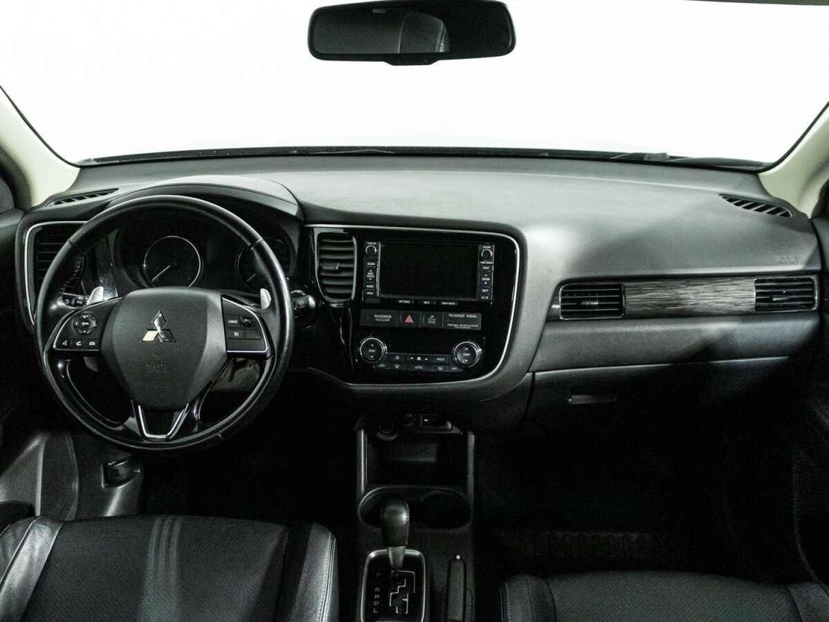 Mitsubishi Outlander с пробегом — 2015 год. Фото: #10