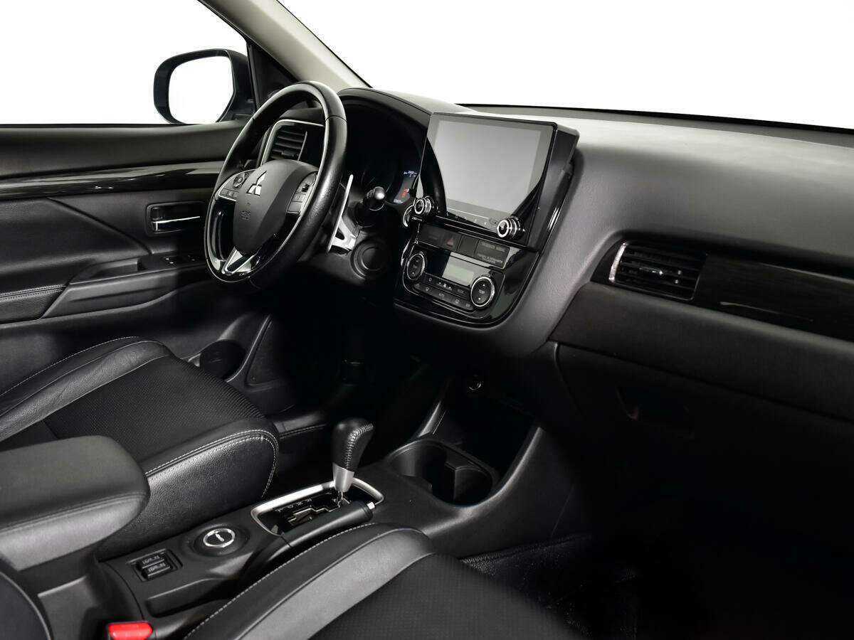 Mitsubishi Outlander с пробегом — 2016 год. Фото: #8