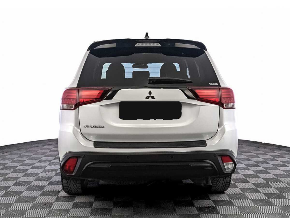 Mitsubishi Outlander с пробегом — 2022 год. Фото: #5