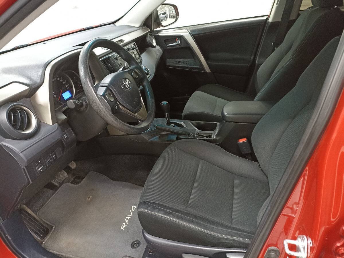 Toyota RAV4 с пробегом — 2014 год. Фото: #14