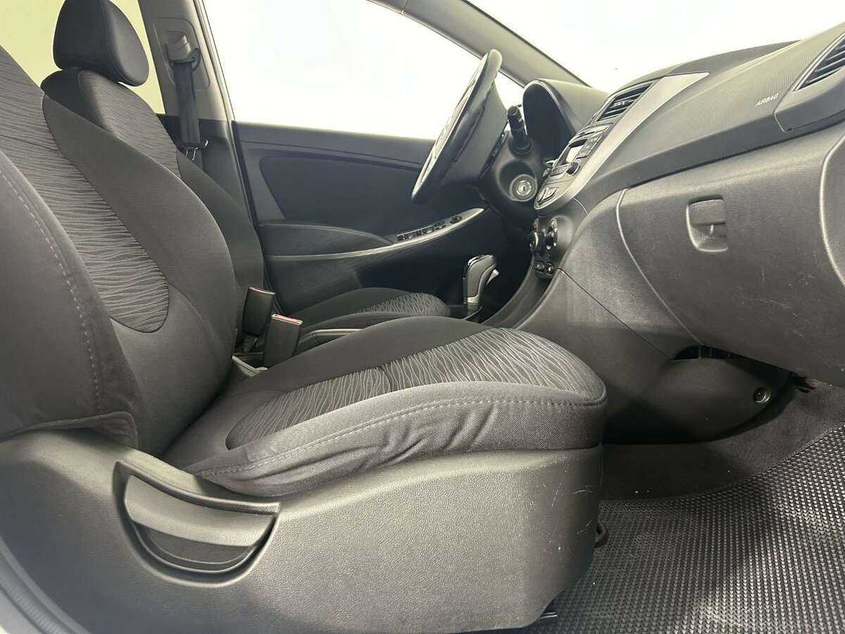 Hyundai Solaris с пробегом — 2015 год. Фото: #13