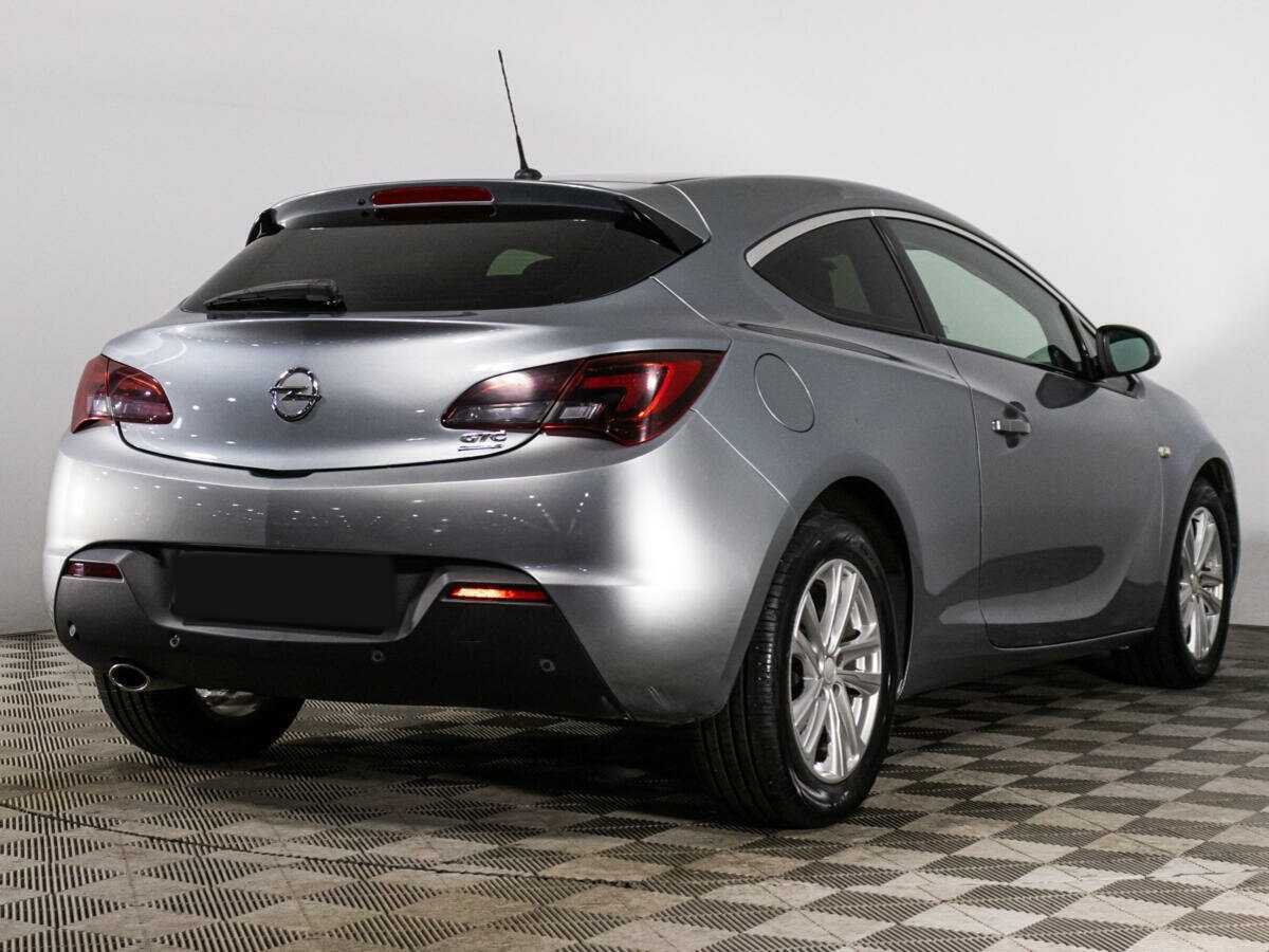 Opel Astra с пробегом — 2013 год. Фото: #4