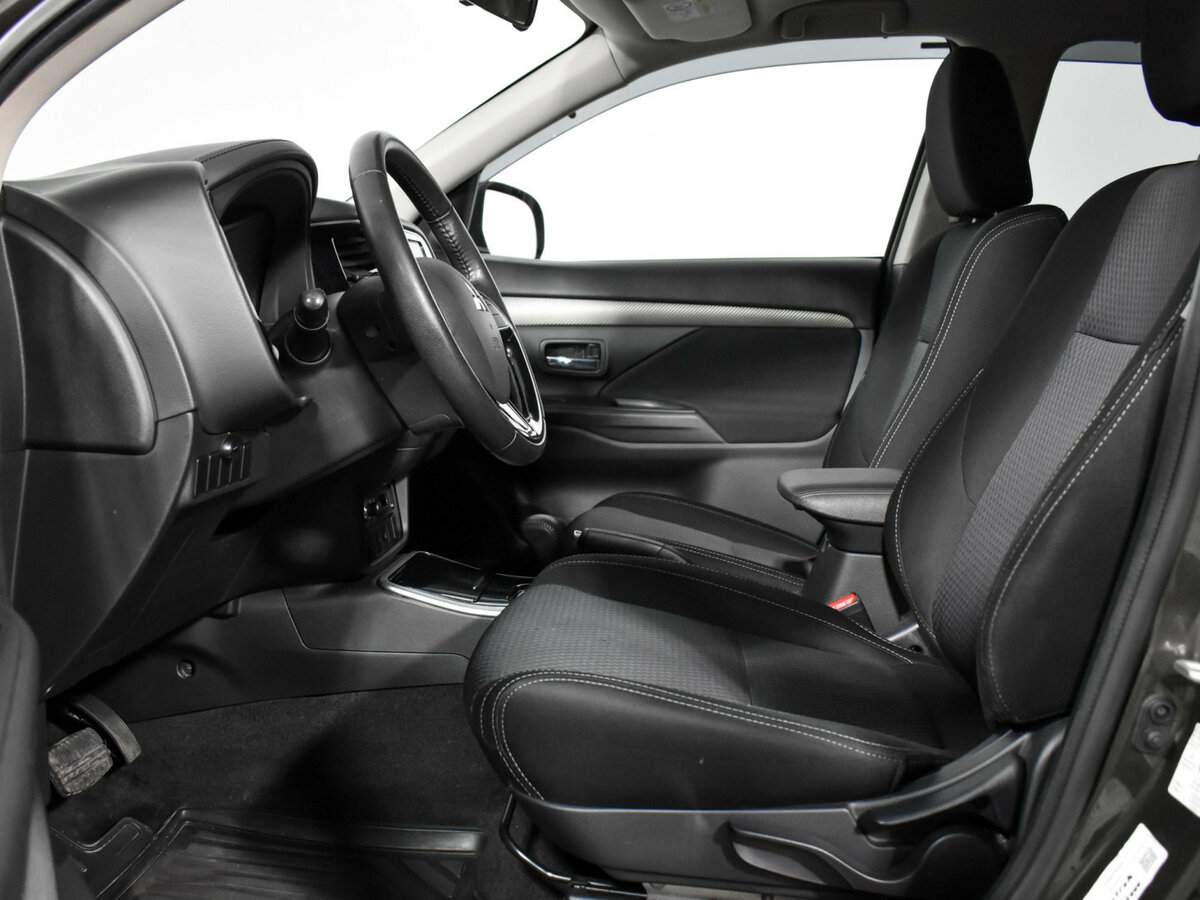 Mitsubishi Outlander с пробегом — 2018 год. Фото: #8