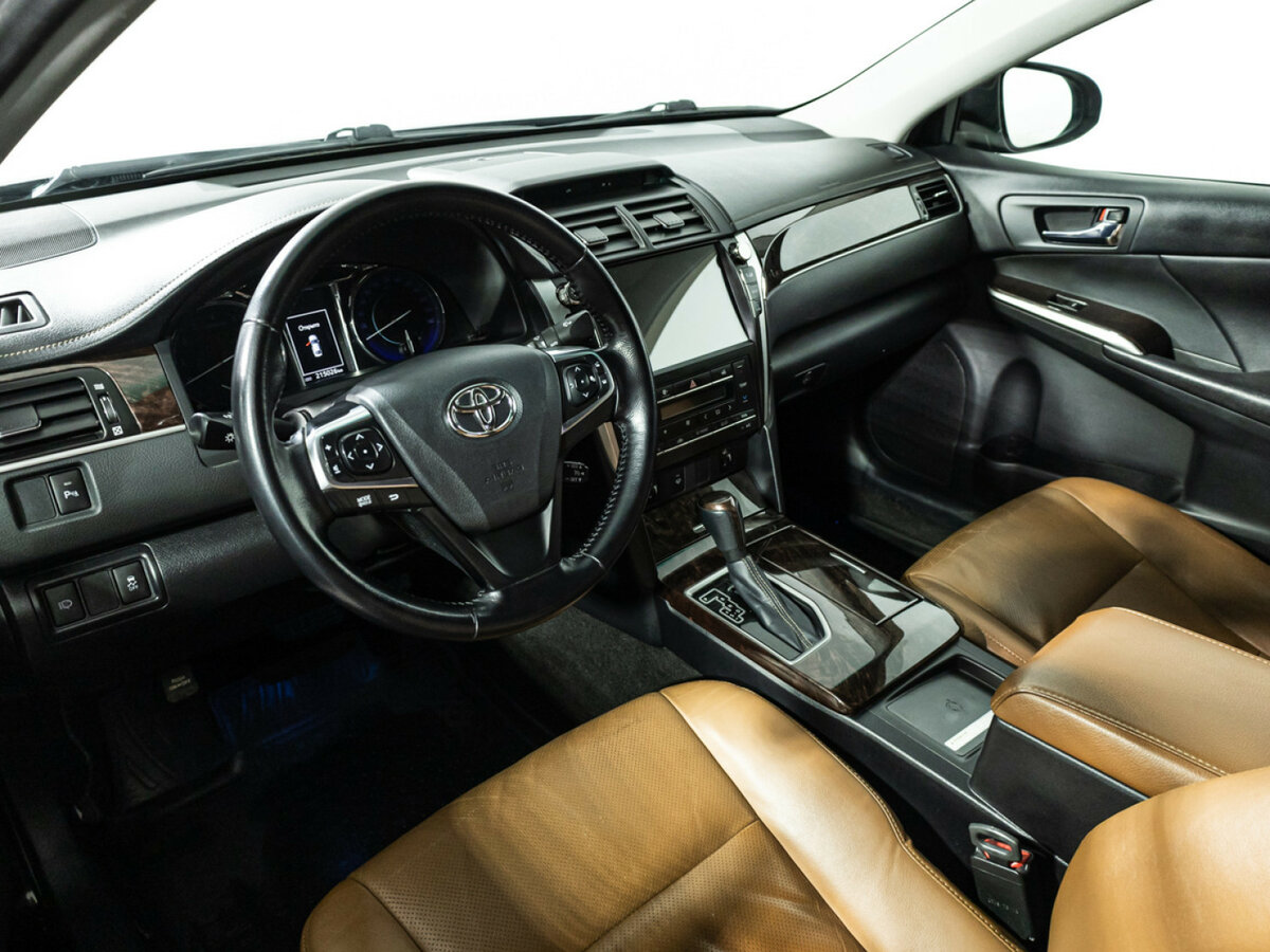 Toyota Camry с пробегом — 2016 год. Фото: #8