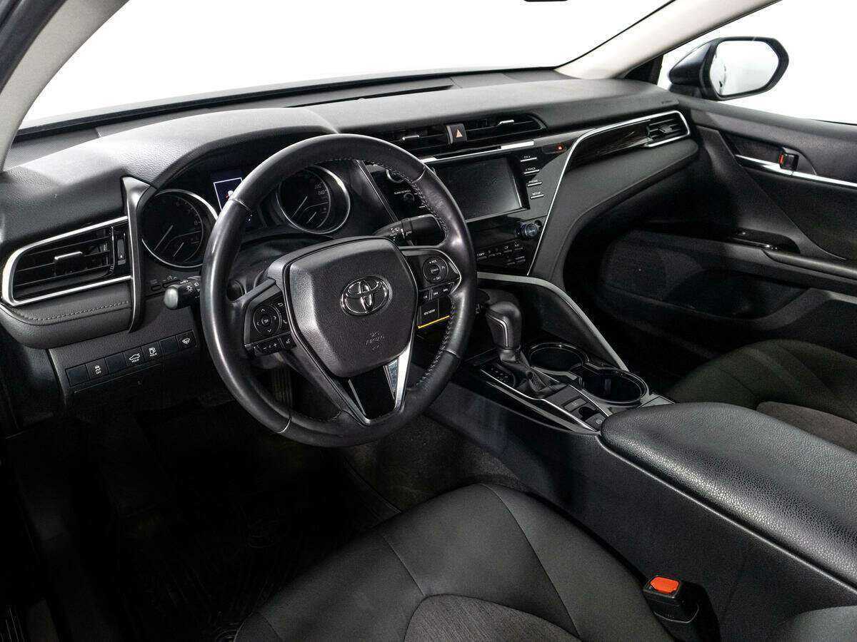 Toyota Camry с пробегом — 2019 год. Фото: #10