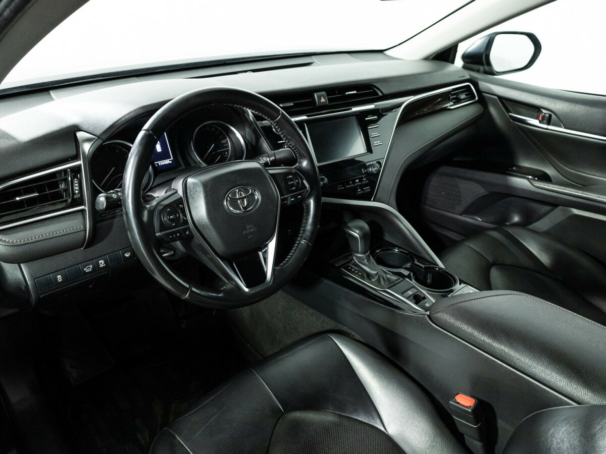 Toyota Camry с пробегом — 2019 год. Фото: #8