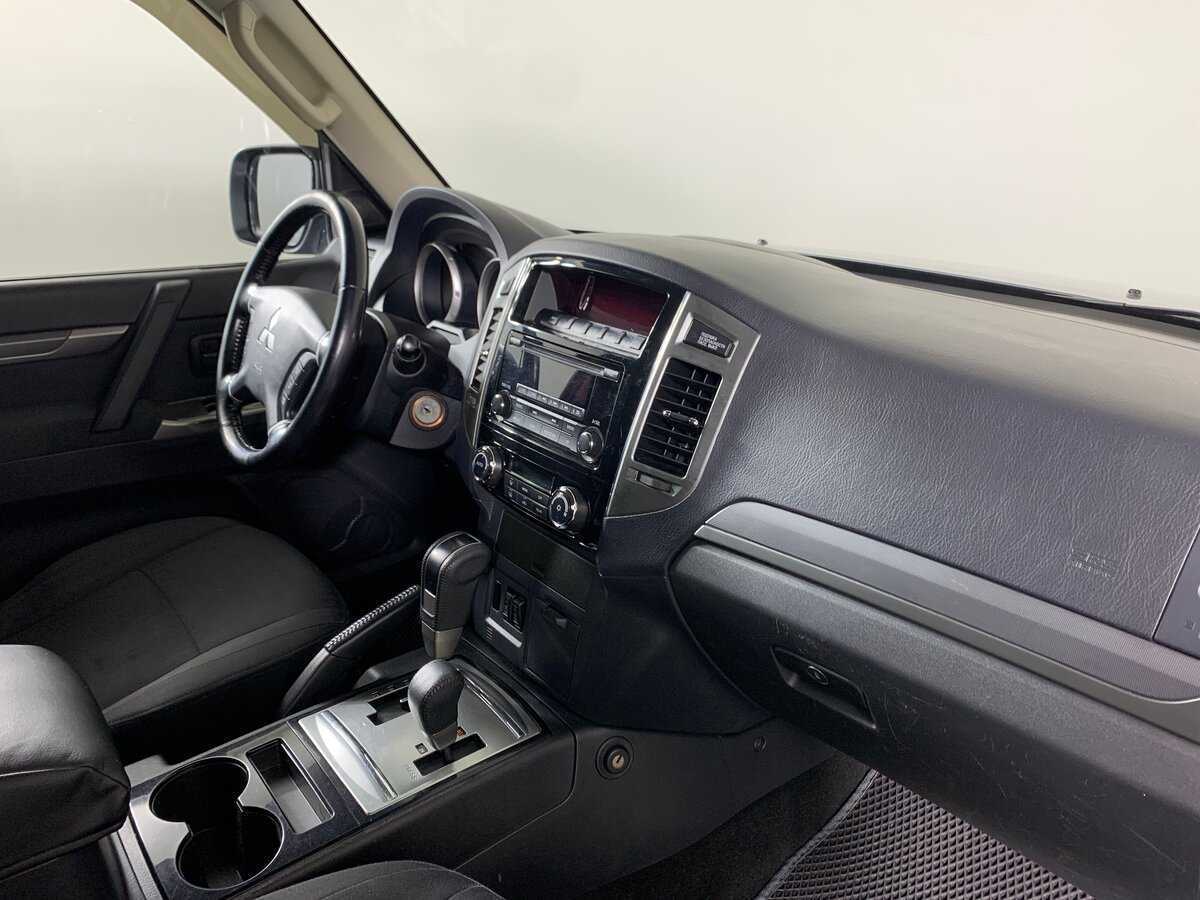 Mitsubishi Pajero с пробегом — 2015 год. Фото: #13