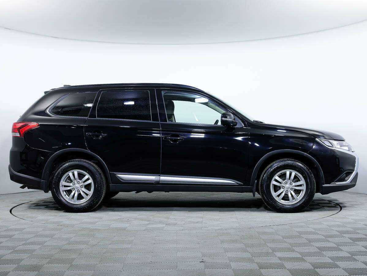 Mitsubishi Outlander с пробегом — 2021 год. Фото: #2