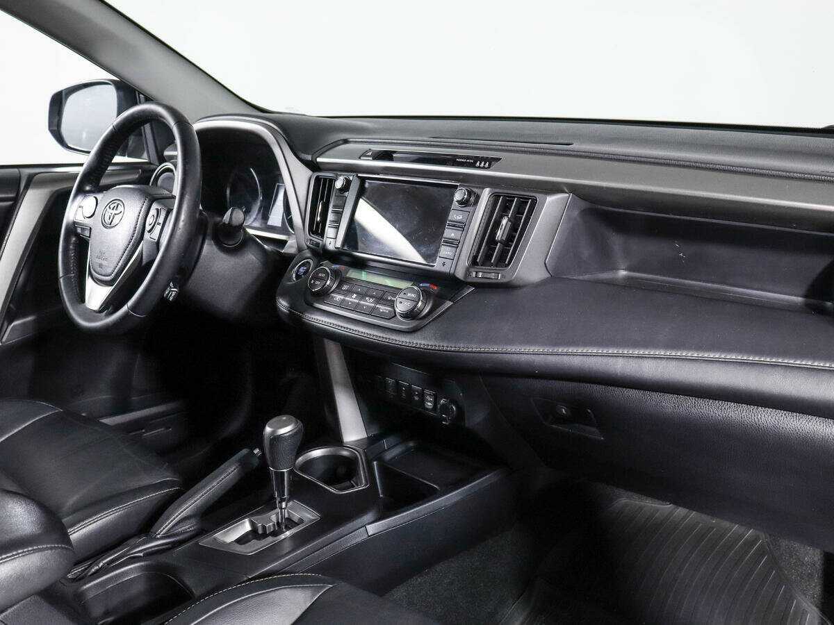 Toyota RAV4 с пробегом — 2017 год. Фото: #6