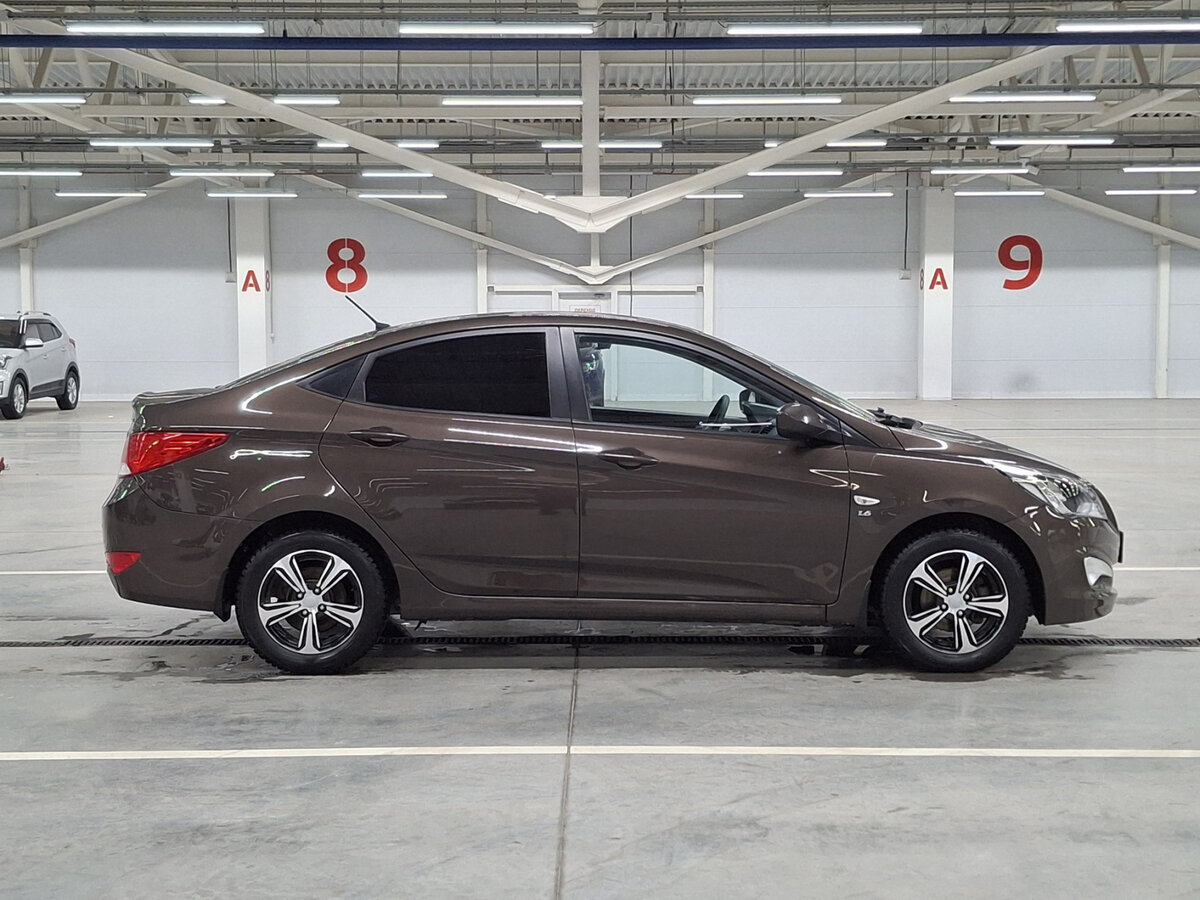 Hyundai Solaris с пробегом — 2015 год. Фото: #3