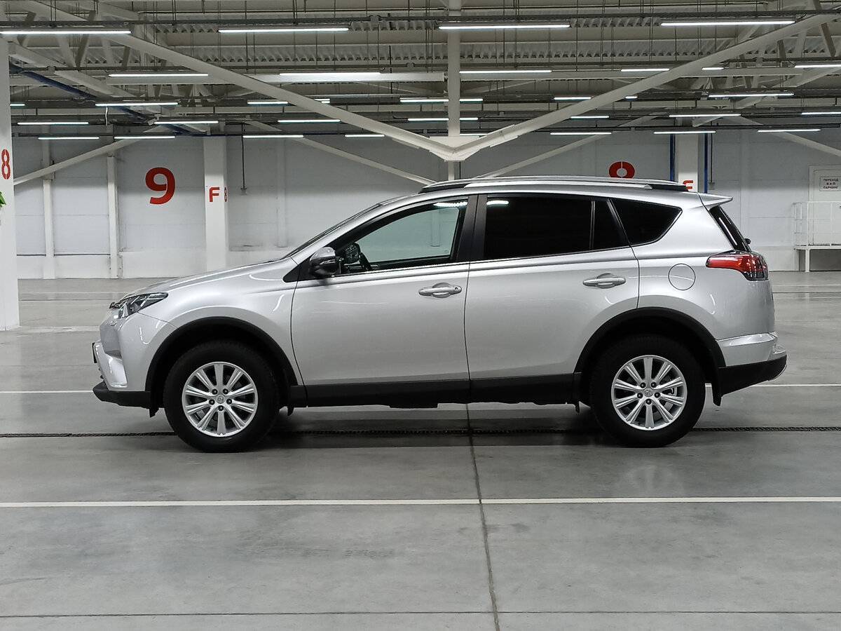 Toyota RAV4 с пробегом — 2019 год. Фото: #7