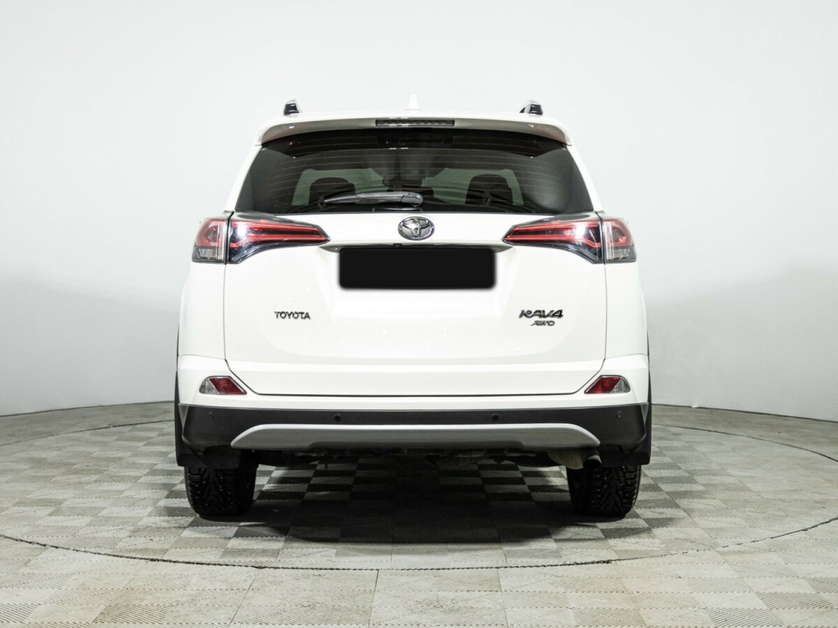 Toyota RAV4 с пробегом — 2017 год. Фото: #4