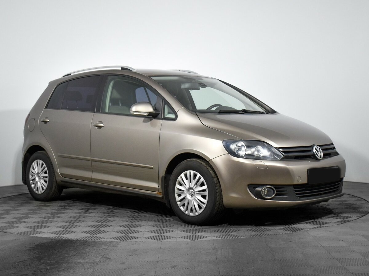 Volkswagen Golf Plus с пробегом — 2012 год. Фото: #2